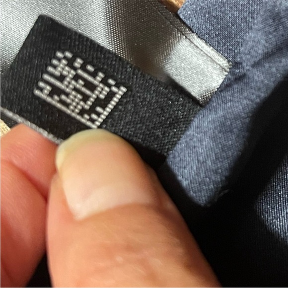 Ted Baker London Zyta NavyBlue Tapestry Floral Sleeveless Sheath
Dress Size 4 - Picture 8 of 15